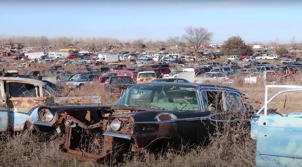 massive-car-junkyard-looks-like-a-post-apocalyptic-movie-set_1.thumb.jpg.96c737ae63d6d3551cd69a142c97764a.jpg